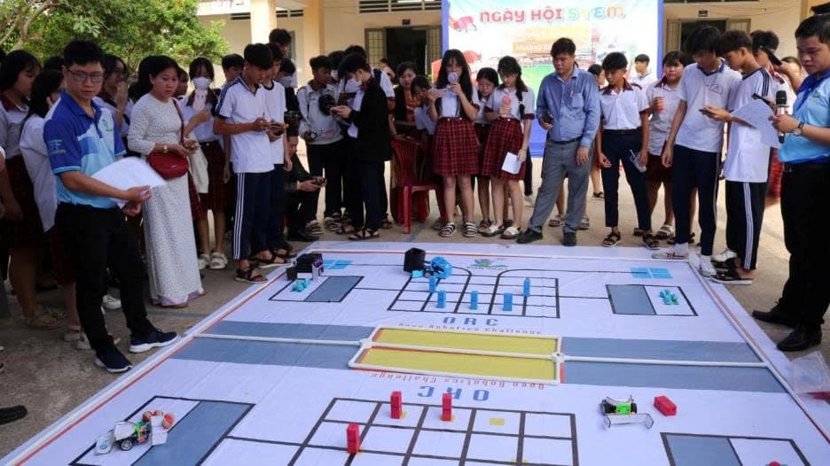 Học sinh khám phá STEM